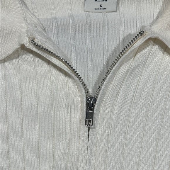 Abercrombie an Fitch Cream Ribbed Button Down Shirt - Picture 3 of 5